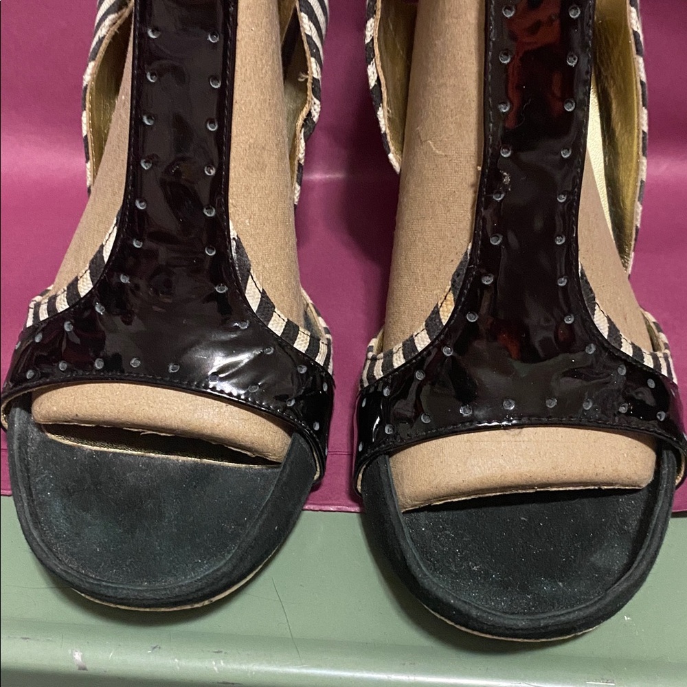 GUC Irregular choice Cream black stripe, small heel sandal shoe 7 1/2 - Picture 3 of 11